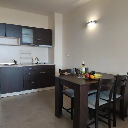 Europroperties Nikea Park アパート ゴールデンサンド