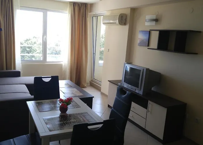 Europroperties Nikea Park Апартамент